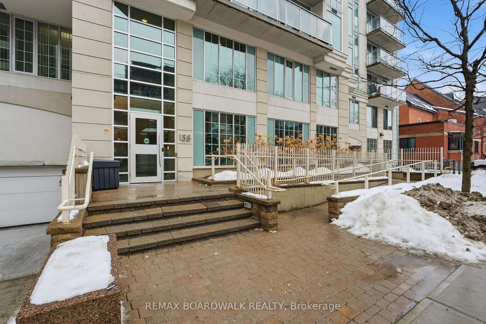 908 - 138 Somerset Street, Ottawa, ON — photo 2