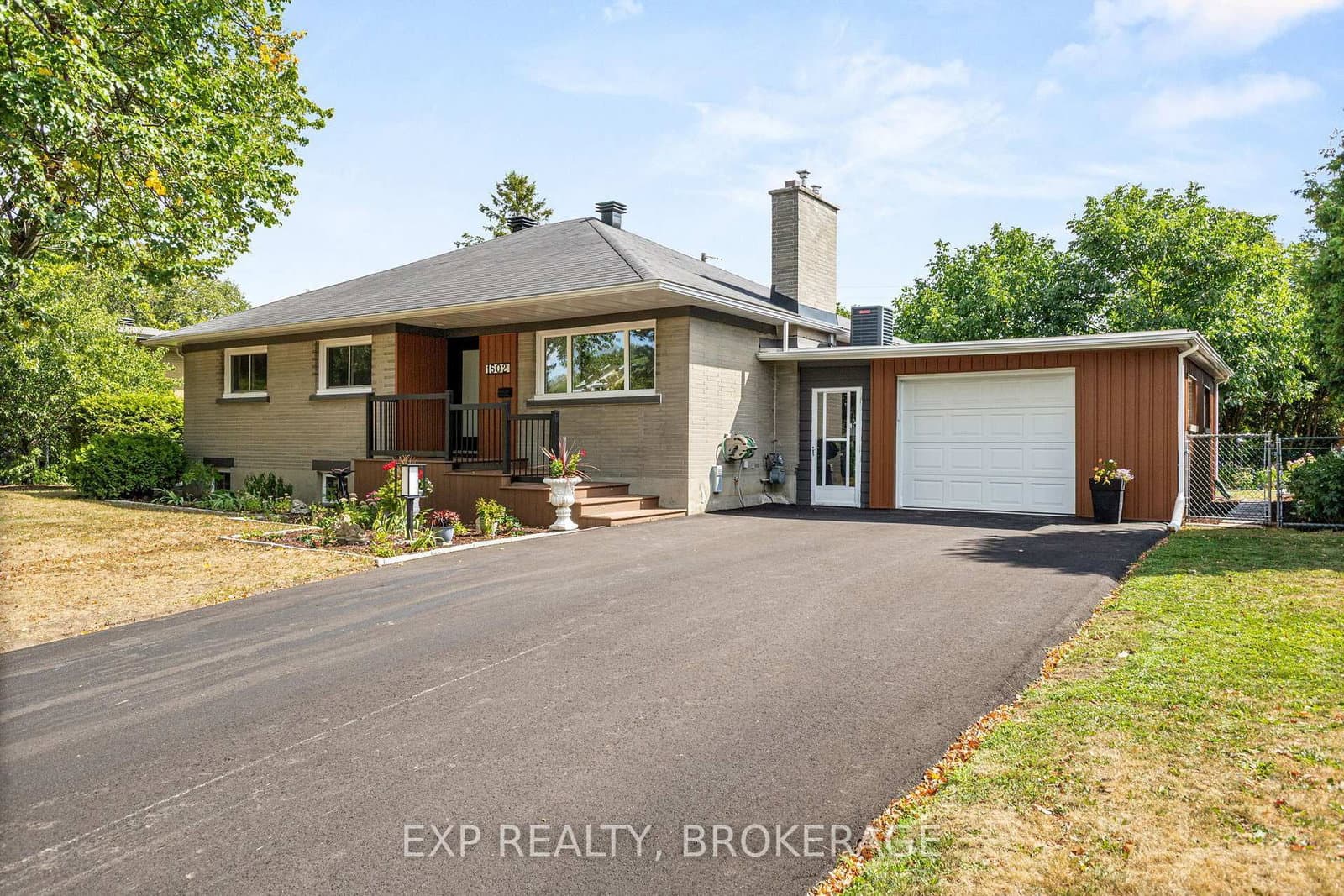 1502 Farnsworth Avenue, Ottawa, ON