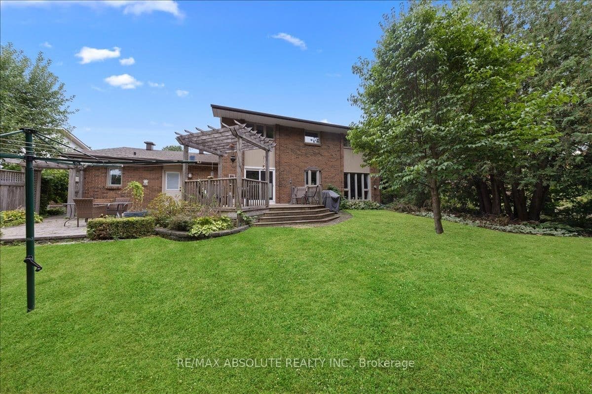 22 Banting Crescent, Ottawa, ON — photo 2