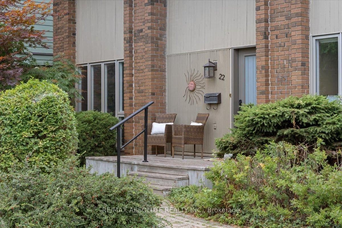 22 Banting Crescent, Ottawa, ON — photo 3