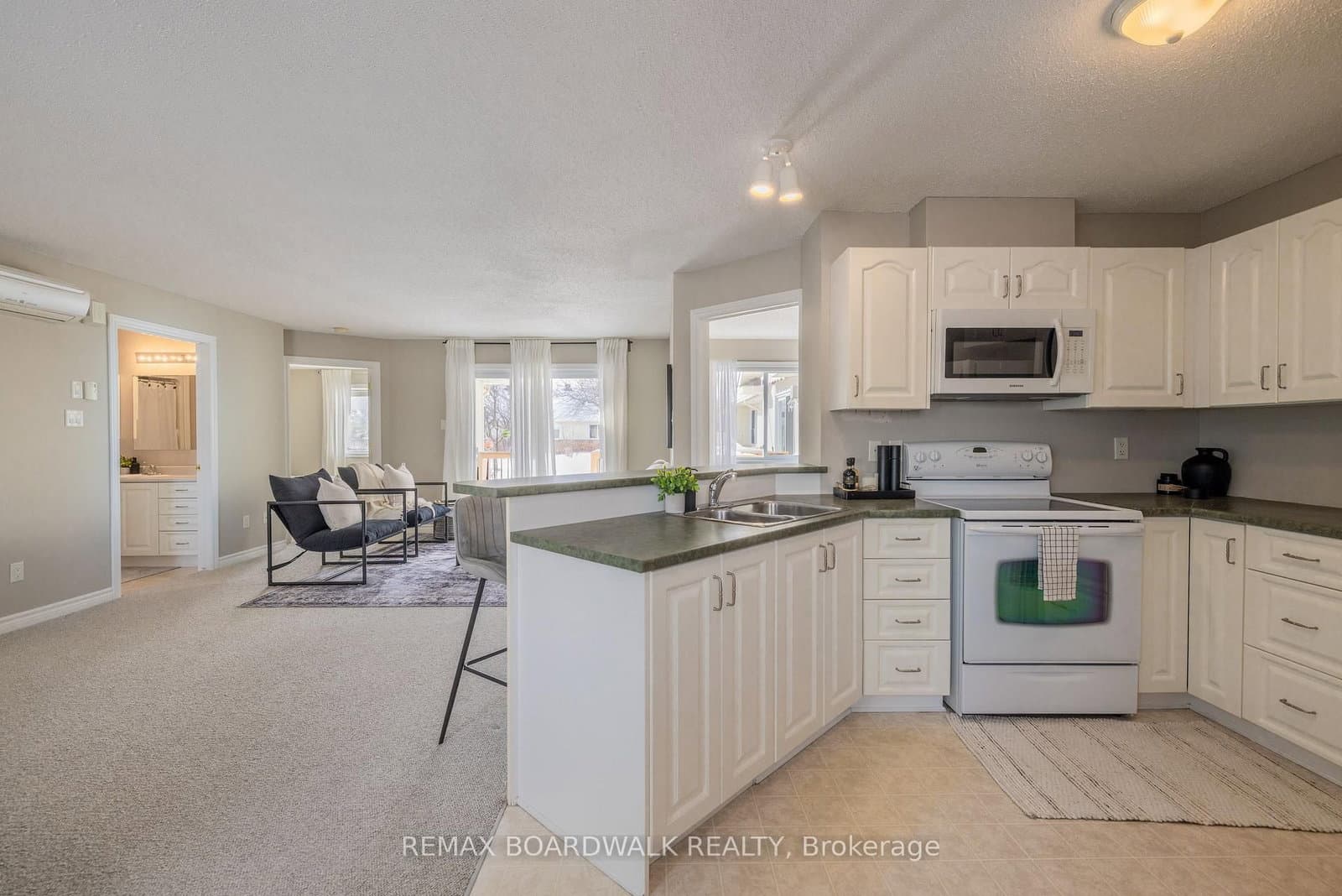 206 Oak Leaf Private, Richmond, ON — photo 3