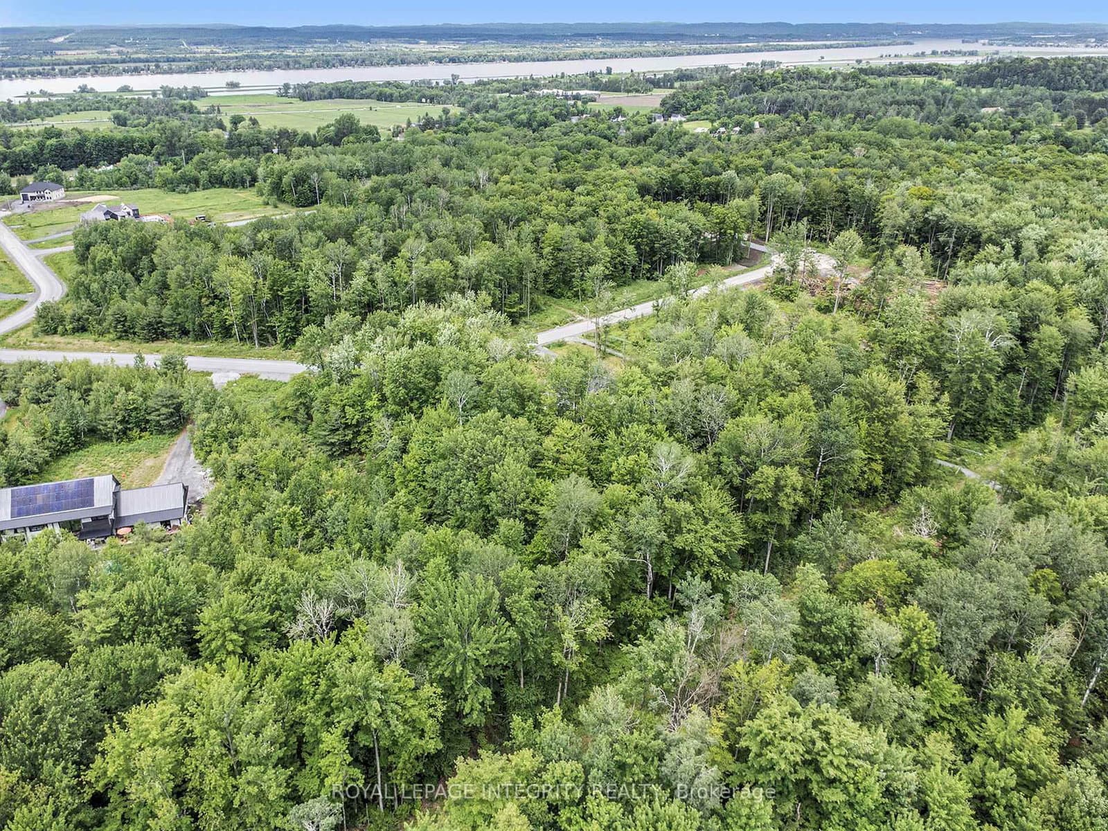 1590 Kinsella Drive, Cumberland, ON — photo 2