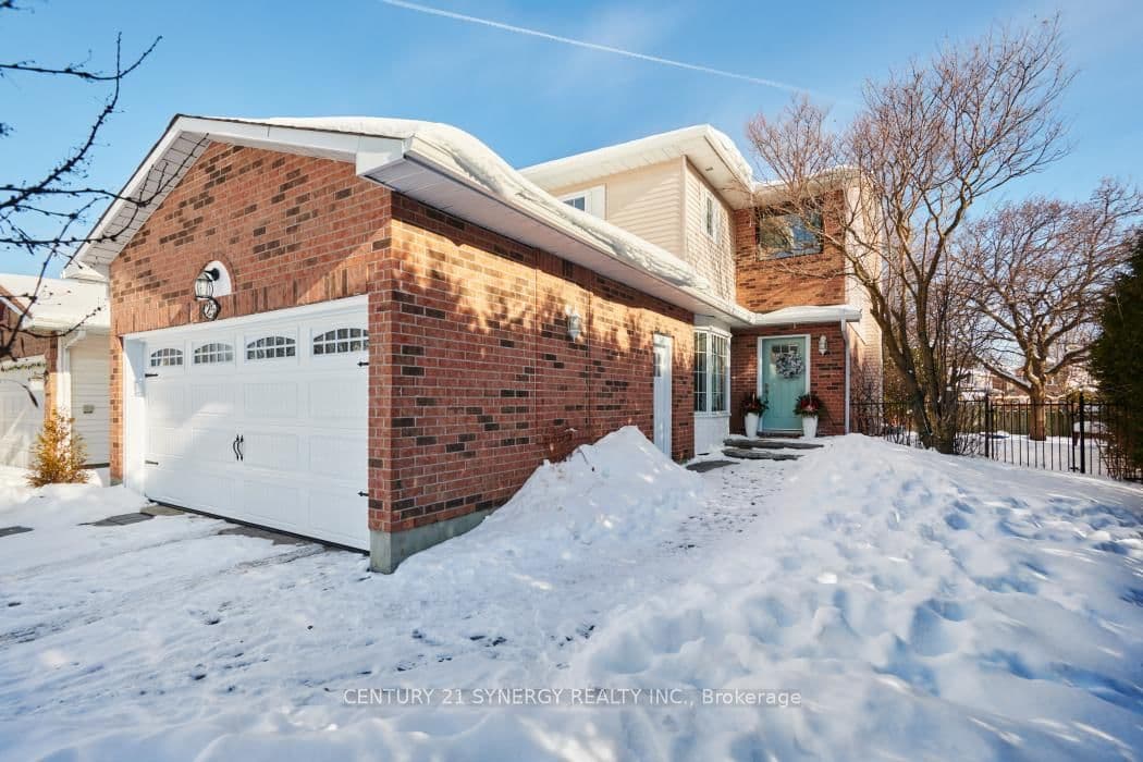 25 Waterton Crescent, Kanata, ON — photo 2