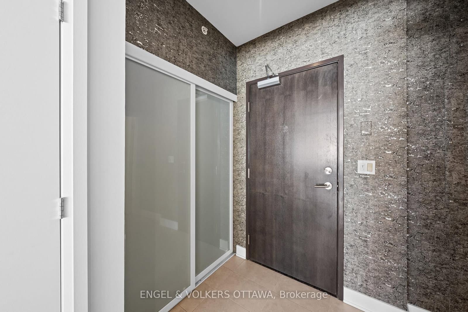 110 - 1035 Bank Street, Ottawa, ON — photo 3