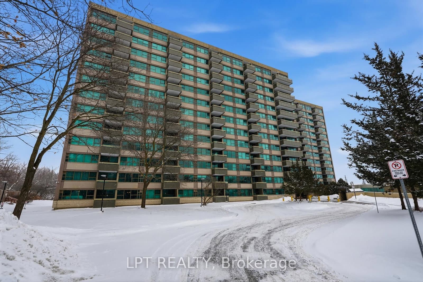 1112 - 555 Brittany Drive, Ottawa, ON