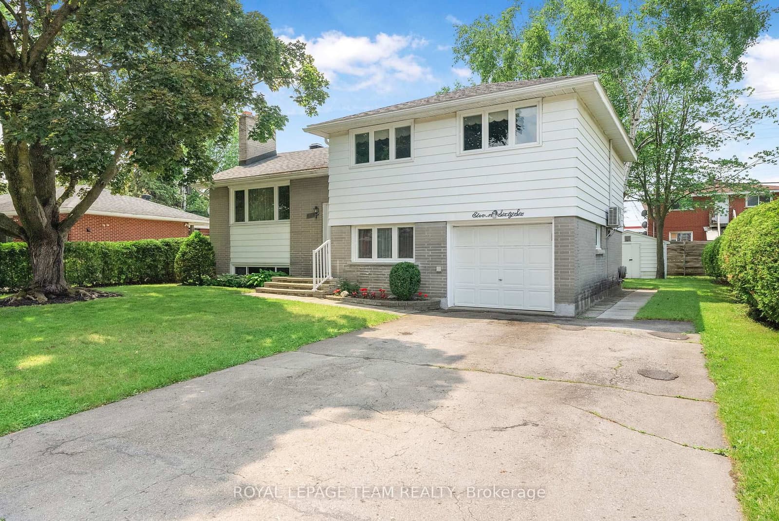 1166 Castle Hill Crescent, Ottawa, ON — photo 2