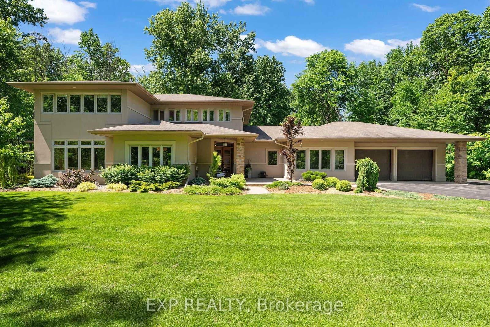 5759 Queenscourt Crescent, Ottawa, ON