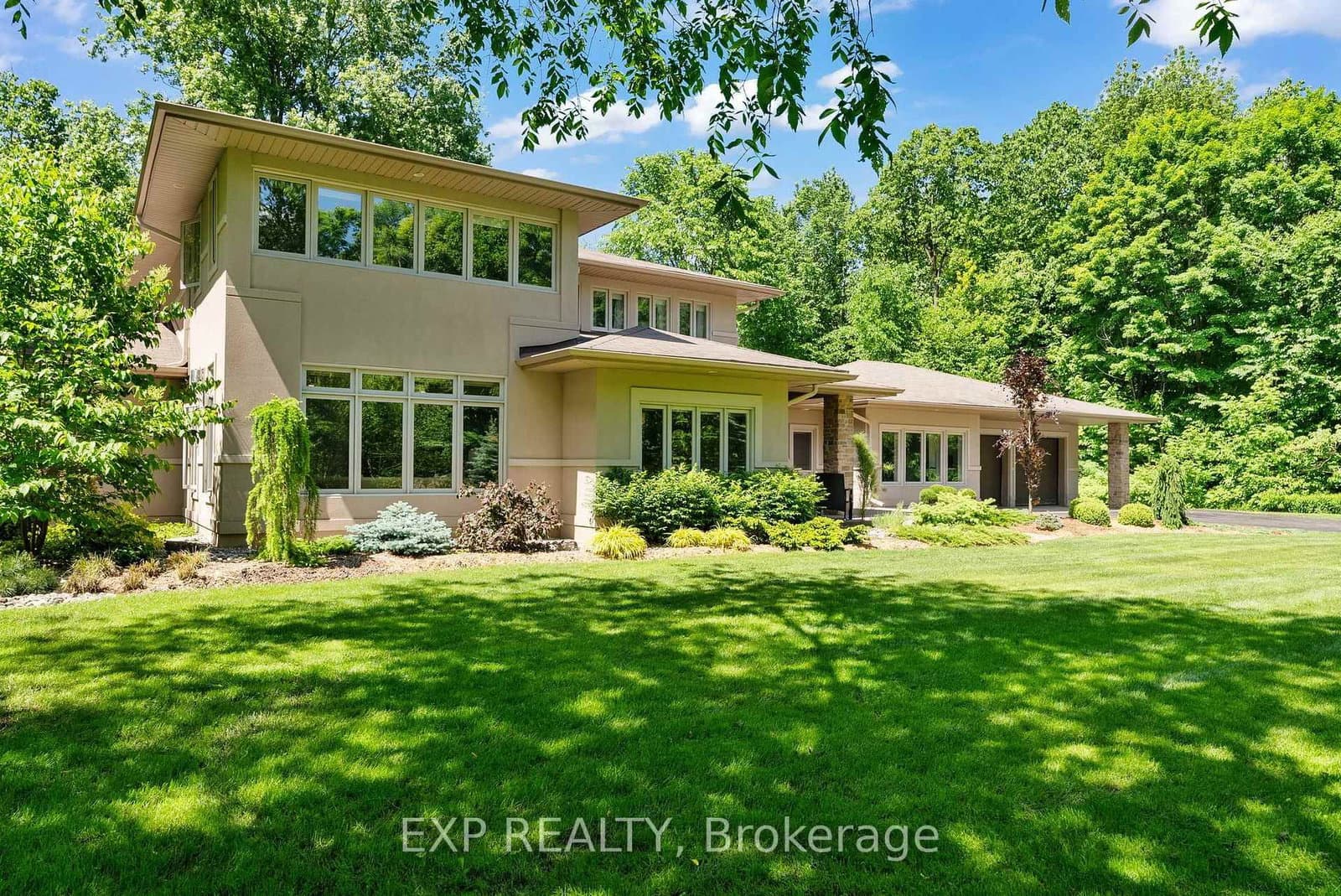 5759 Queenscourt Crescent, Ottawa, ON — photo 2