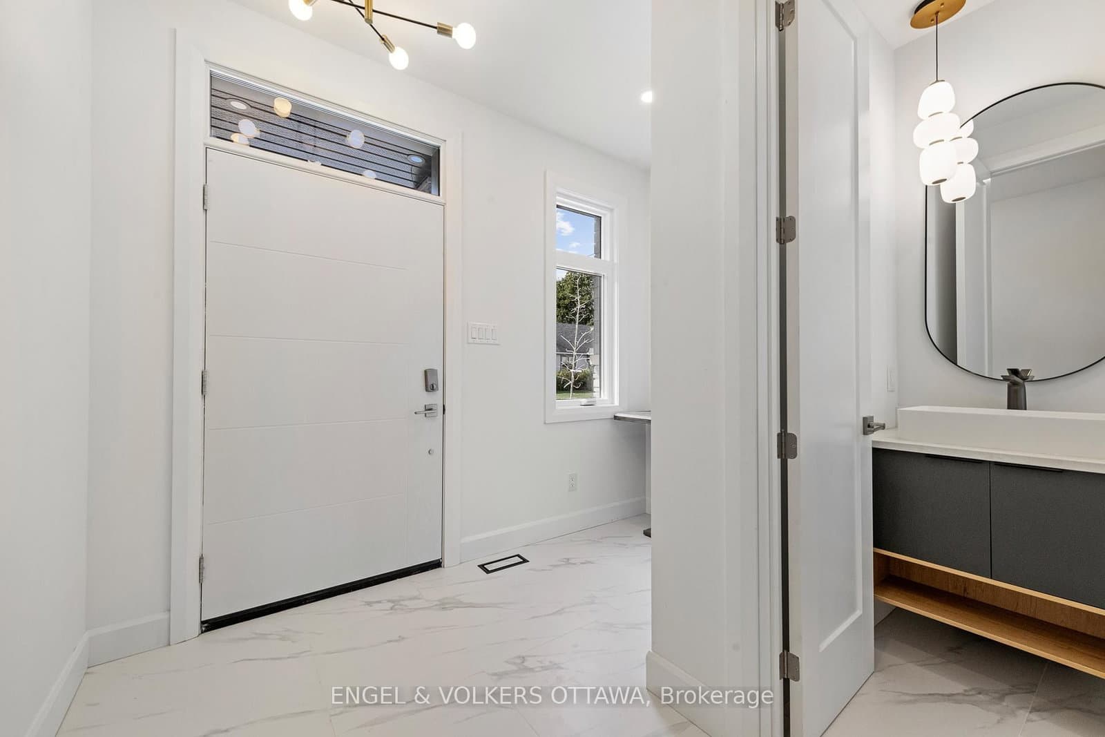 493 Highcroft Avenue, Ottawa, ON — photo 2