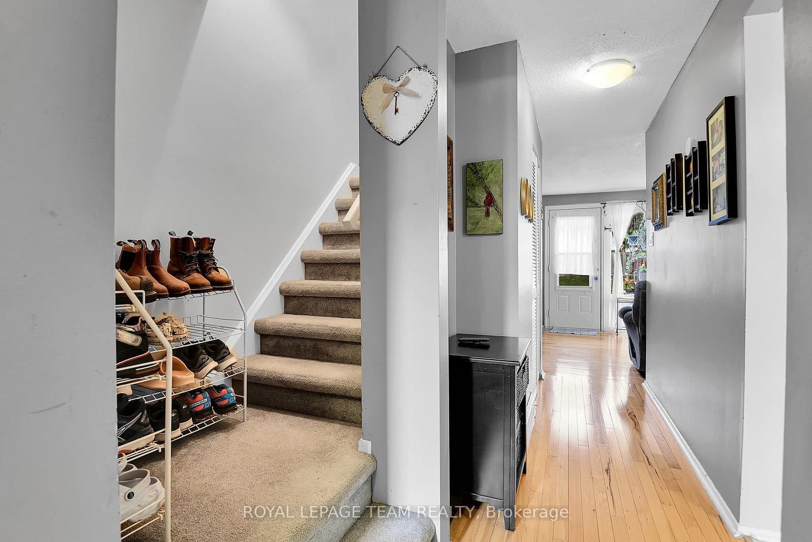 B - 902 Elmsmere Road, Ottawa, ON — photo 3