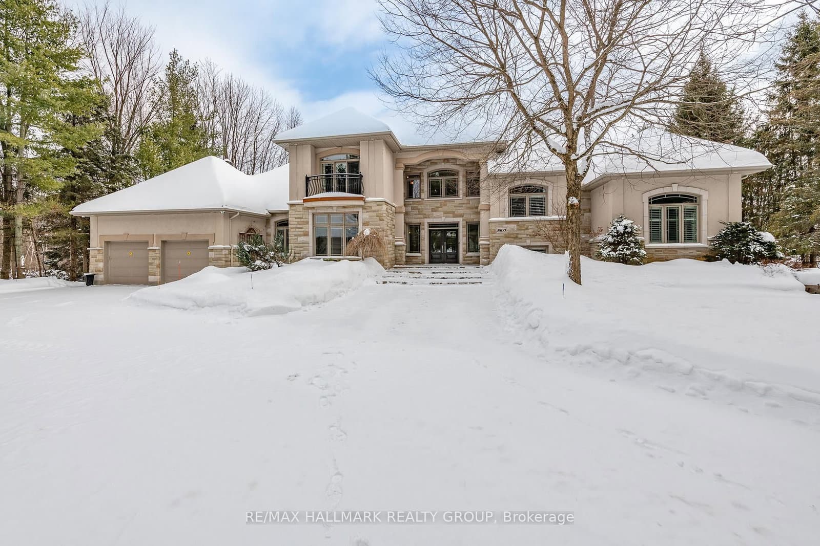 5800 Queenscourt Crescent, Ottawa, ON