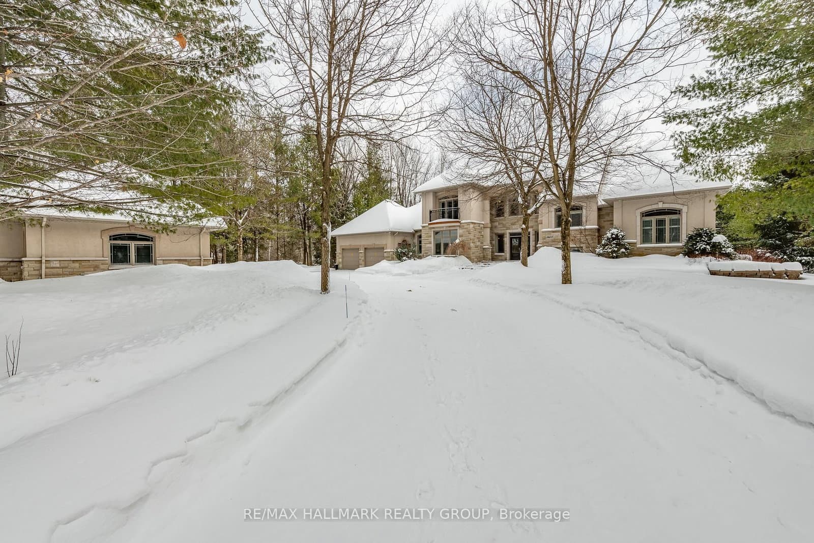 5800 Queenscourt Crescent, Ottawa, ON — photo 2