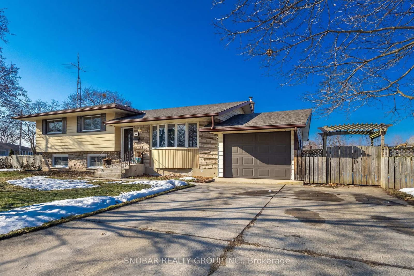 57 ALEXANDRA Boulevard, St. Catharines, ON — photo 2