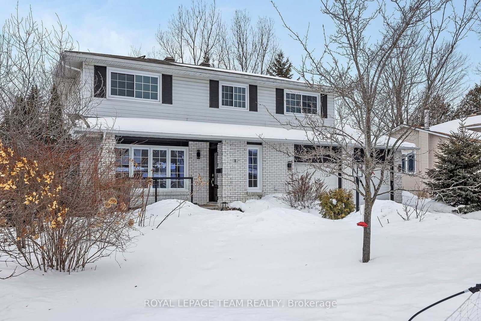 6 Stroughton Crescent, Munster, ON