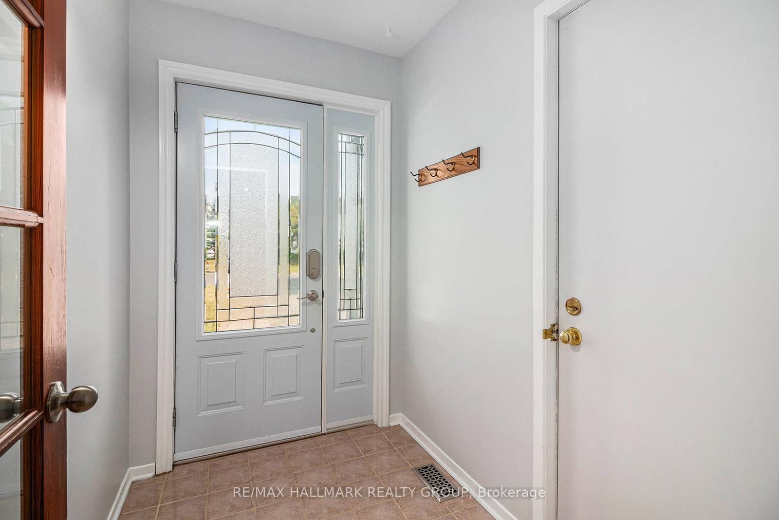 270 Mceachern Crescent, Ottawa, ON — photo 2