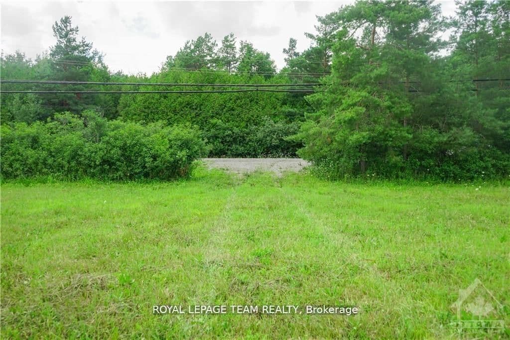 8530 VICTORIA Street, Metcalfe, ON — photo 2