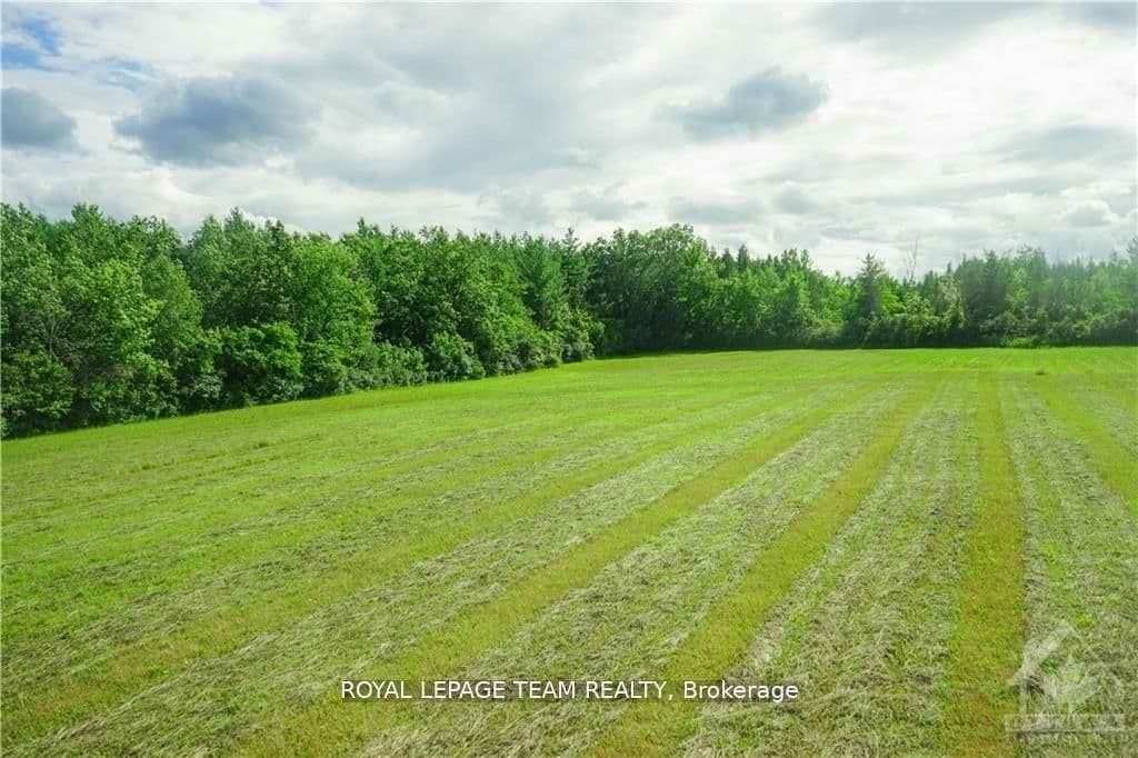 8530 VICTORIA Street, Metcalfe, ON — photo 3