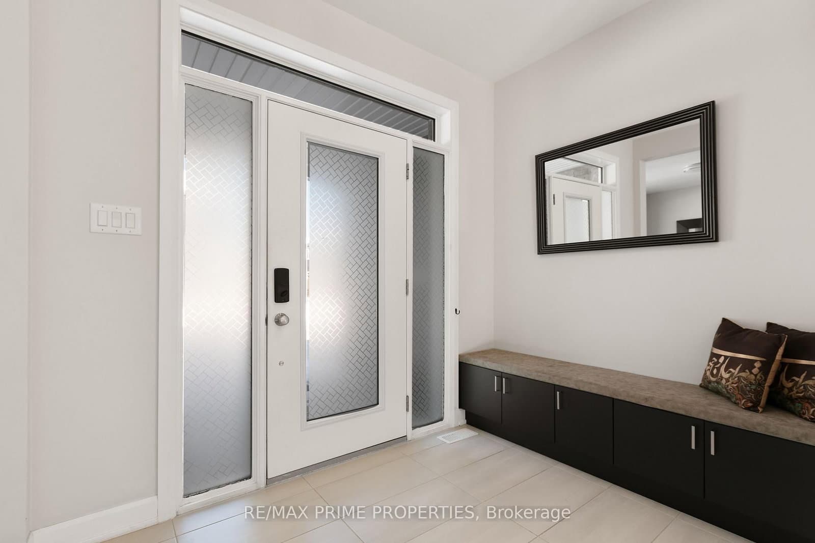 820 MERCIER Crescent, Ottawa, ON — photo 3