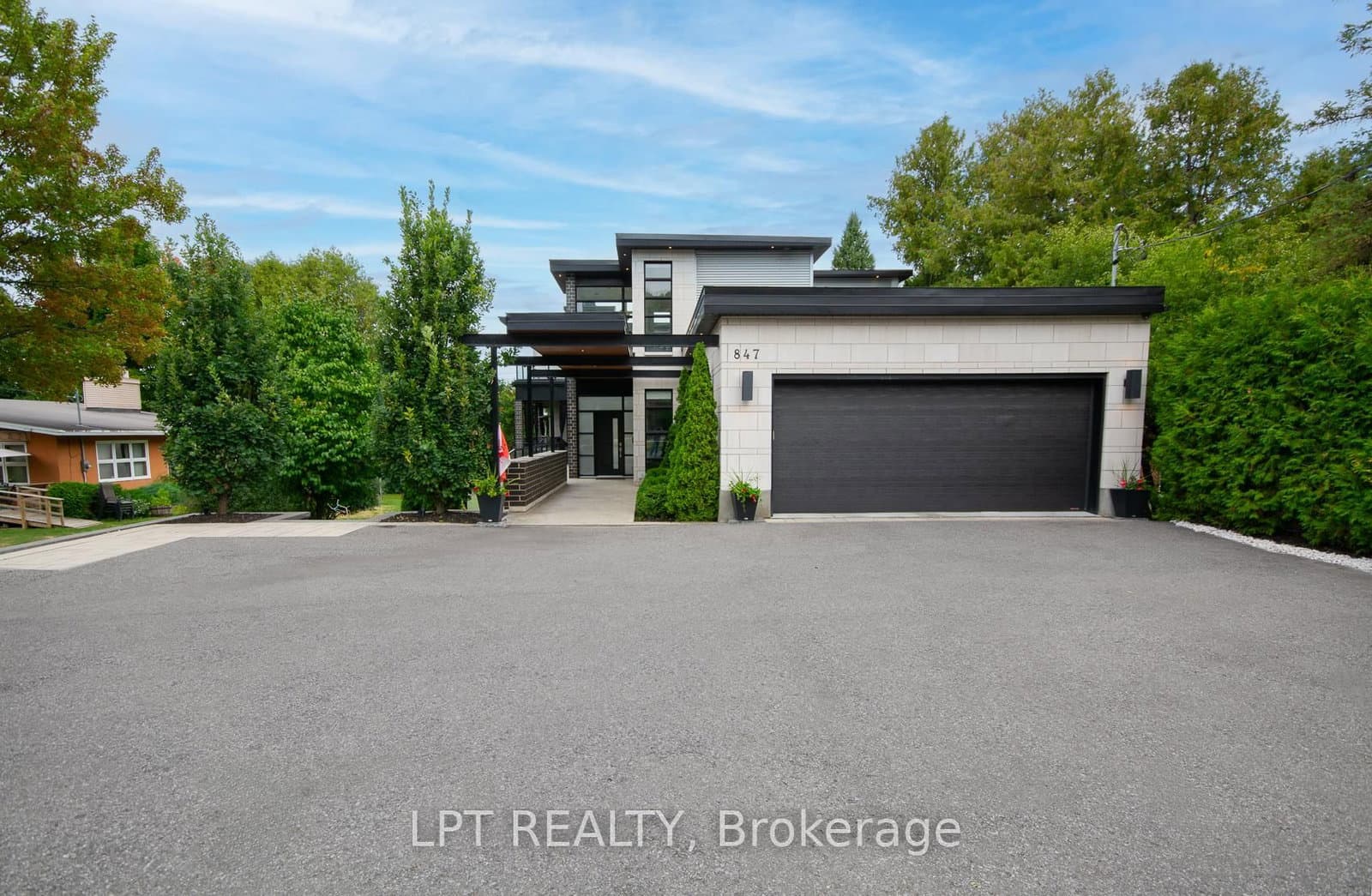 847 Walkley Road, Ottawa, ON — photo 2