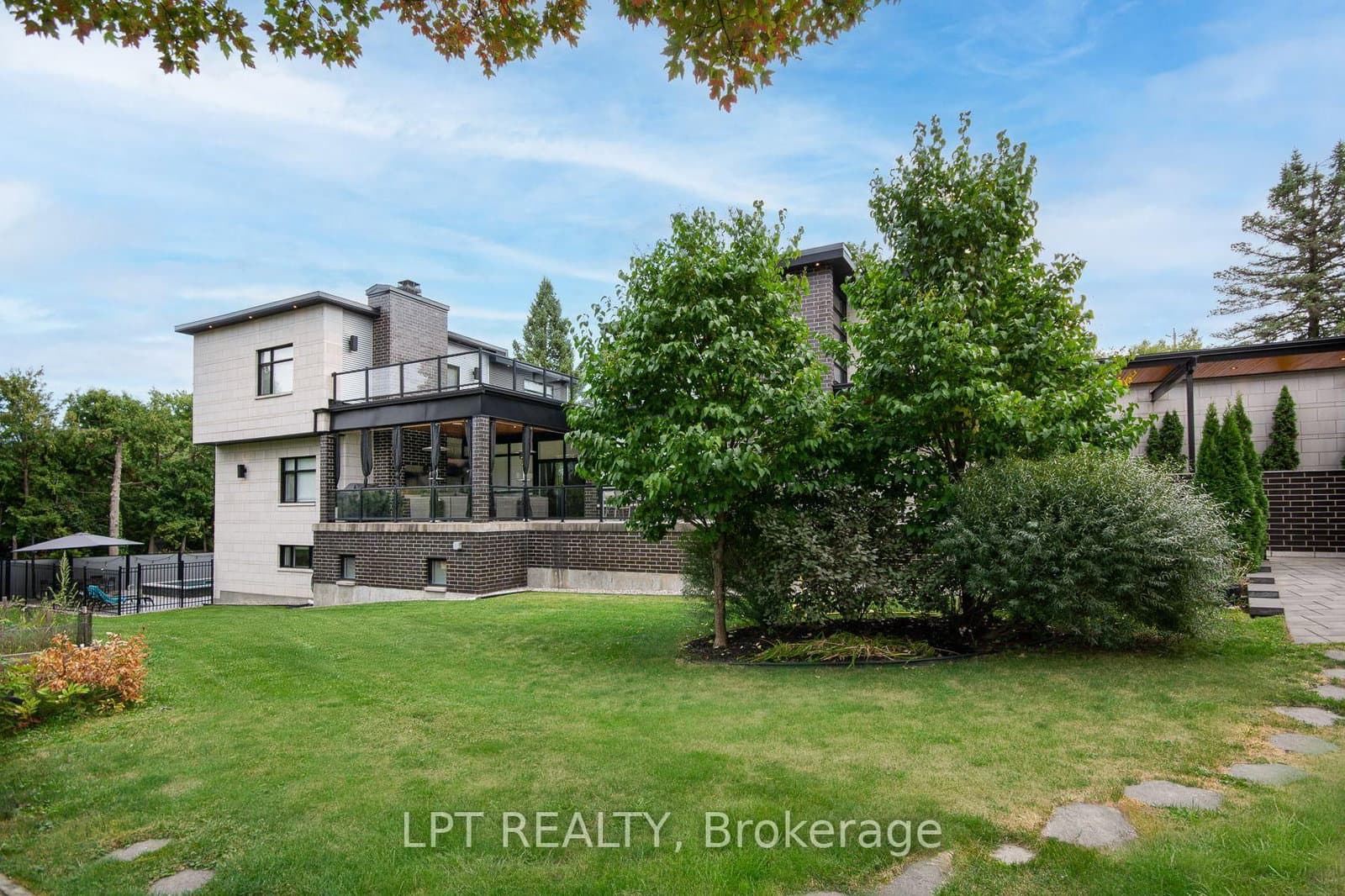847 Walkley Road, Ottawa, ON — photo 3