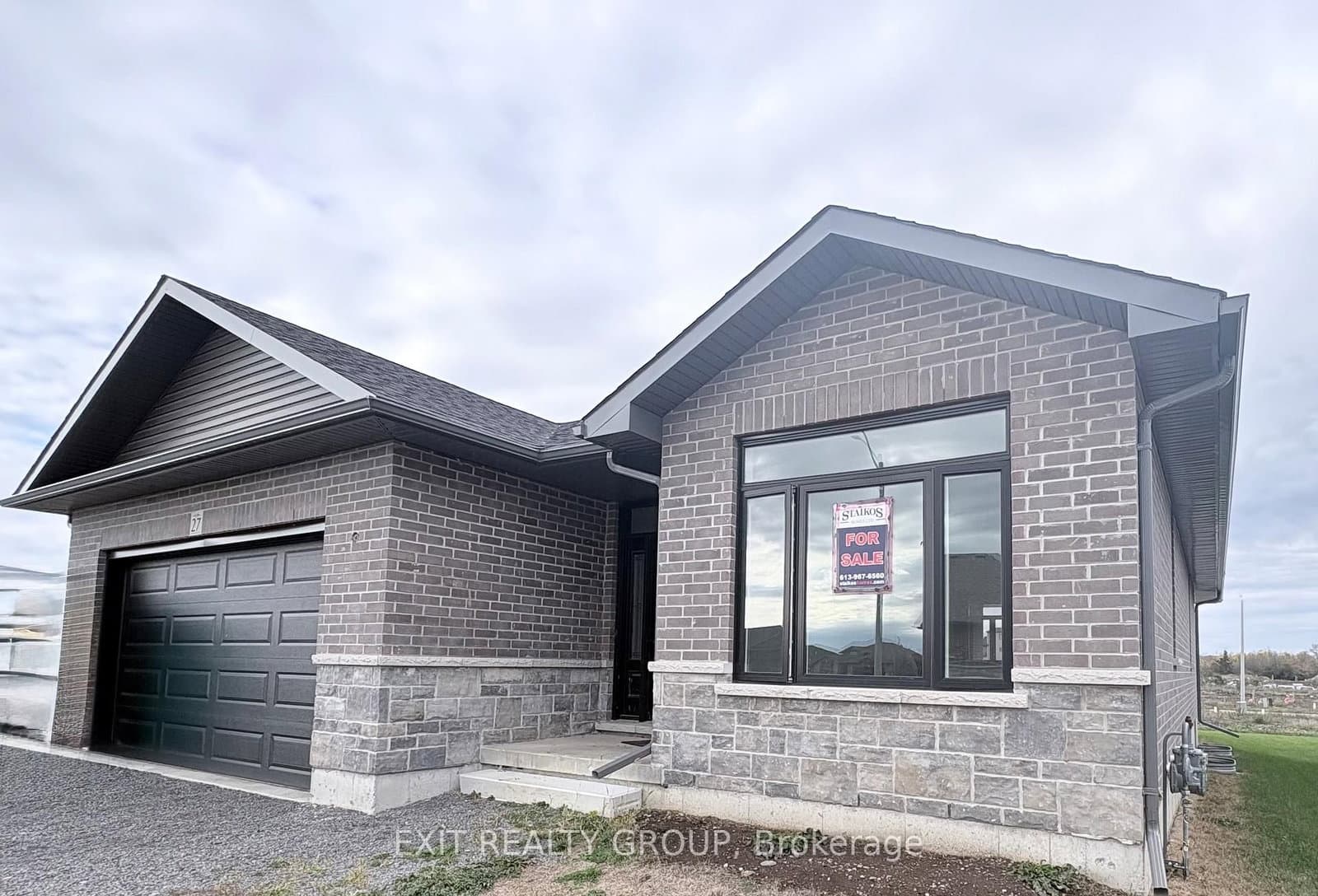 27 Sulmon Street, Belleville, ON — photo 2