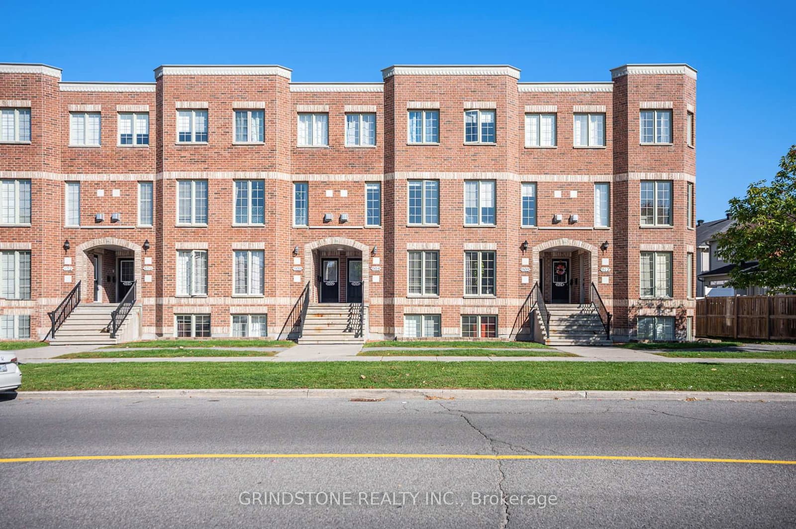 904 Longfields Drive, Ottawa, ON