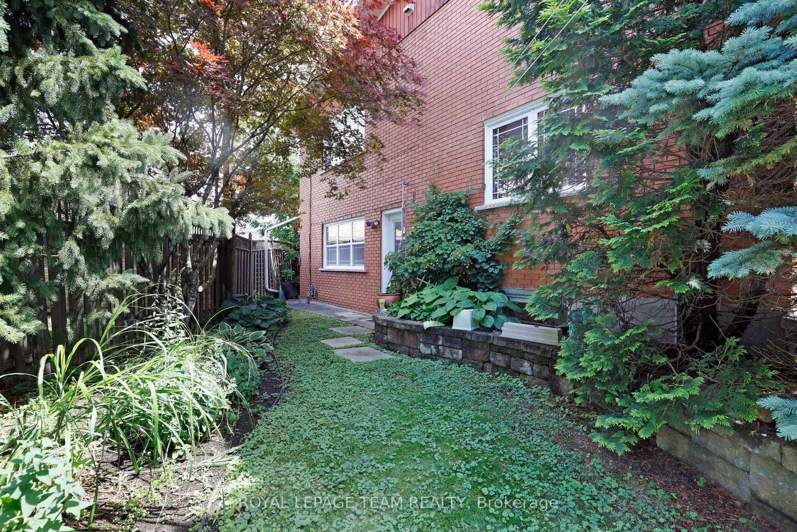 1939 Wembley Avenue, Ottawa, ON — photo 2