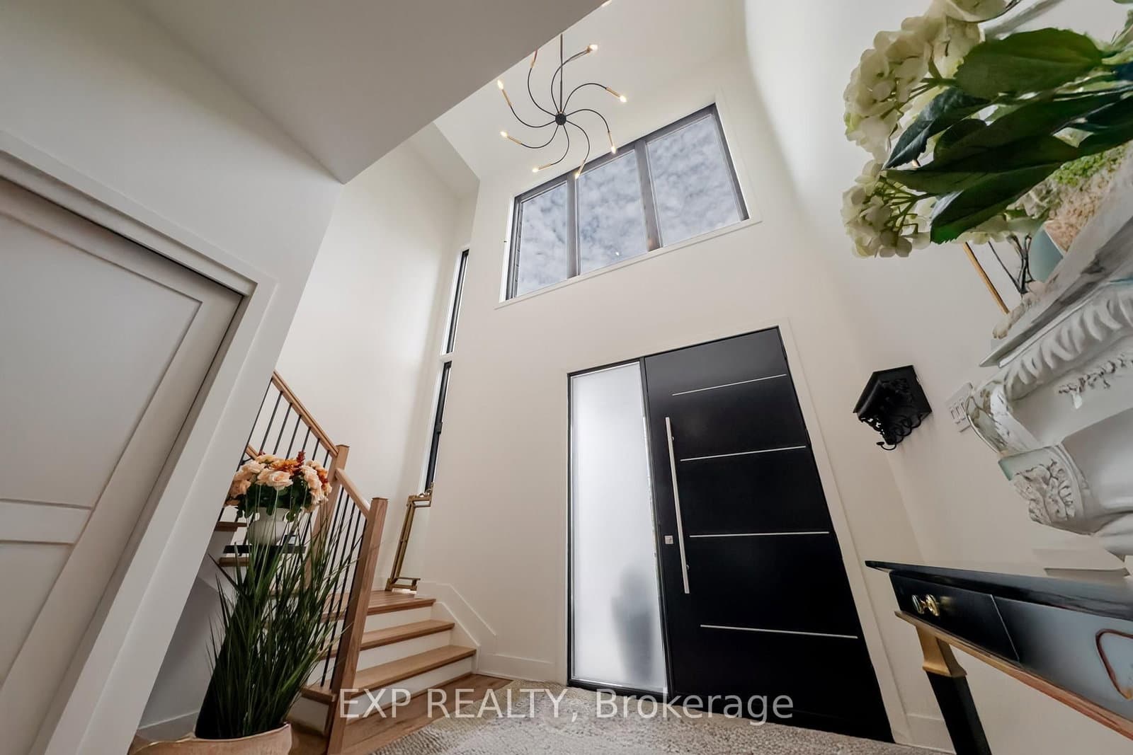 12 Viewmount Drive, Ottawa, ON — photo 3