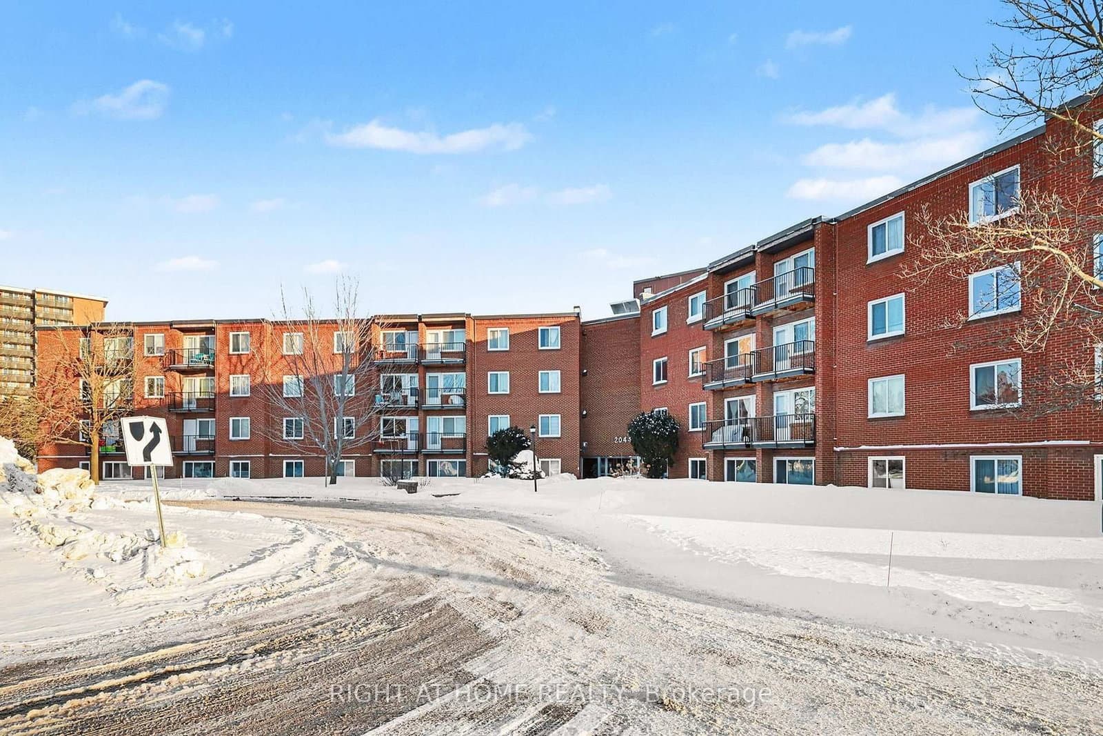 305B - 2044 Arrowsmith Drive, Ottawa, ON — photo 2