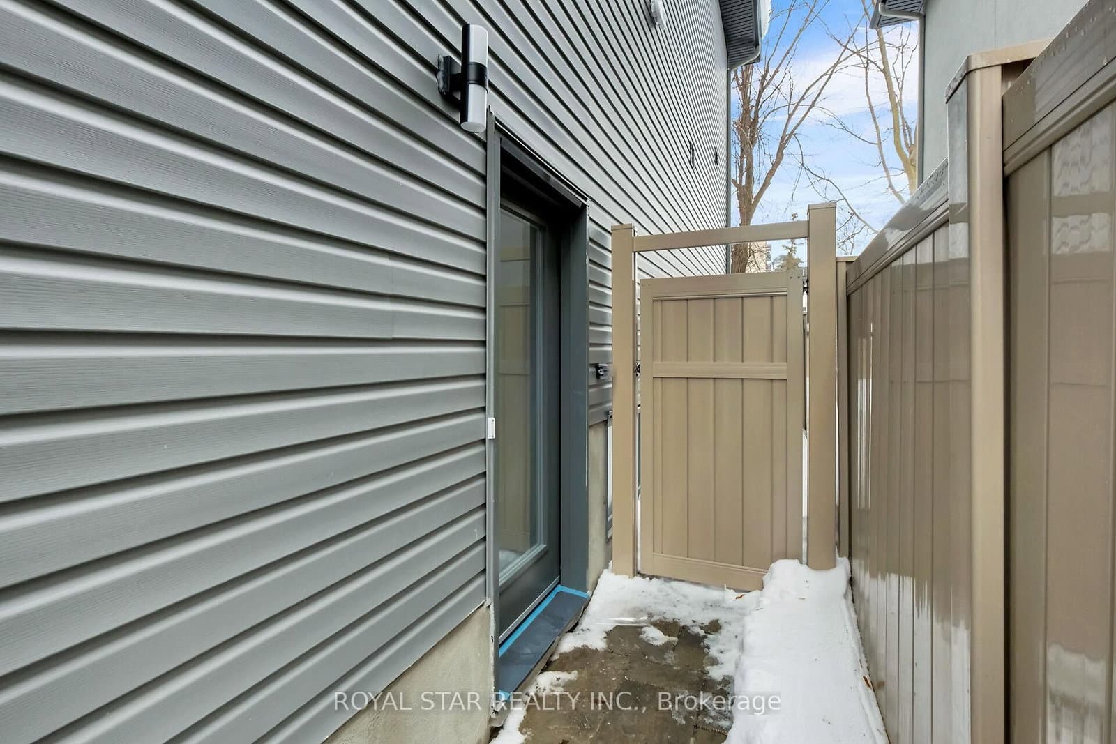 Bsmt - 547 Mutual Street, Ottawa, ON — photo 3