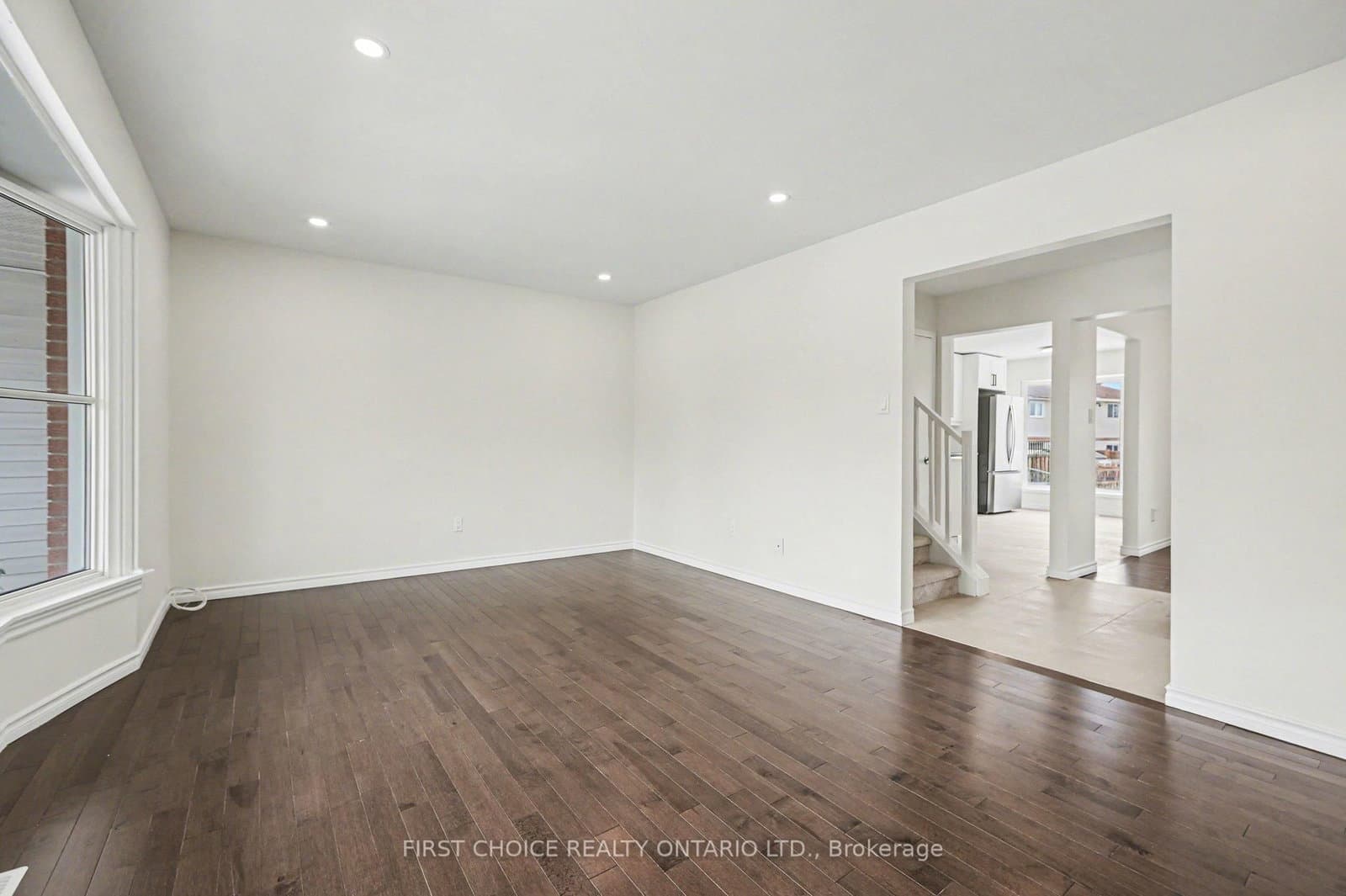 883 Lawnsberry Drive, Ottawa, ON — photo 2