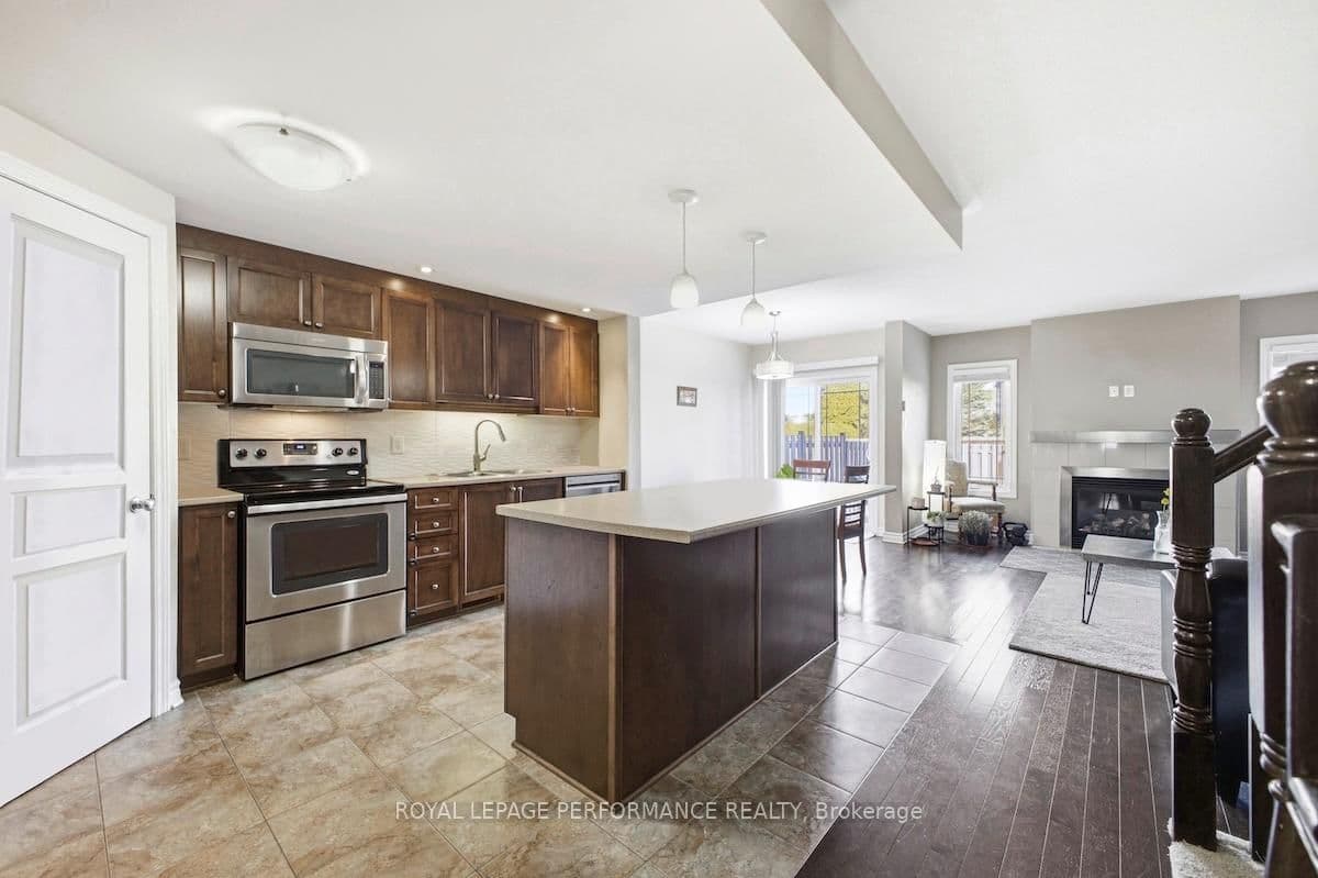 511 Voie Du Pin Rouge Way, Ottawa, ON — photo 3