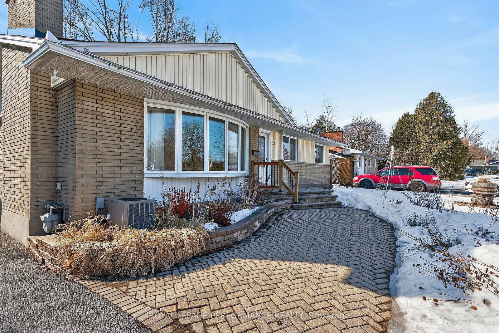 27 Ilkley Crescent, Ottawa, ON — photo 3