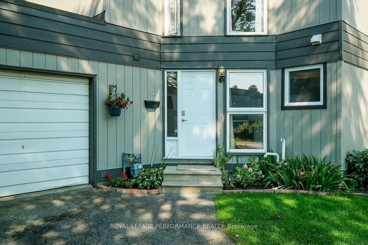 42 Compata Way, Gloucester, ON — photo 3