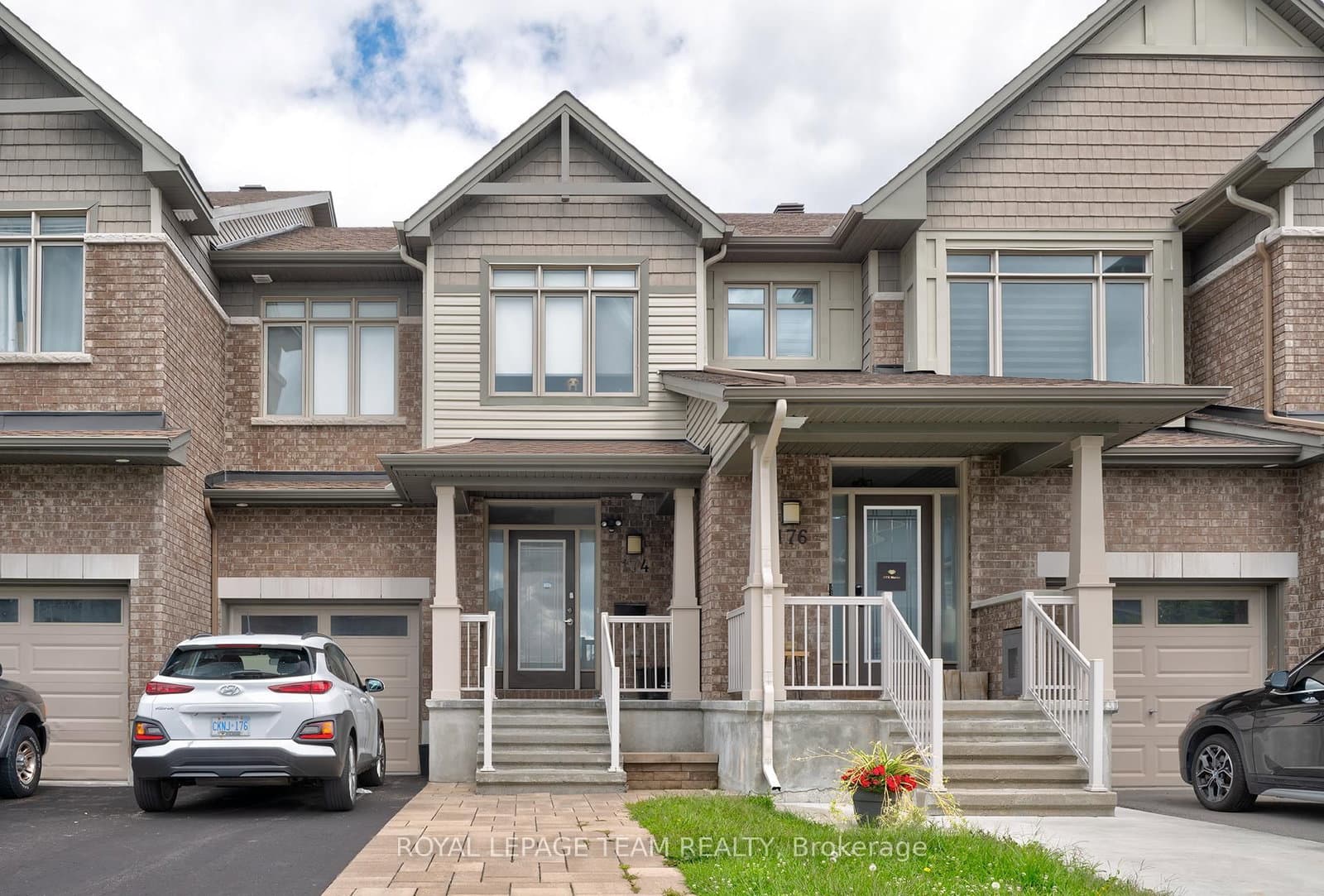 174 HAWKSHAW Crescent, Ottawa, ON — photo 2