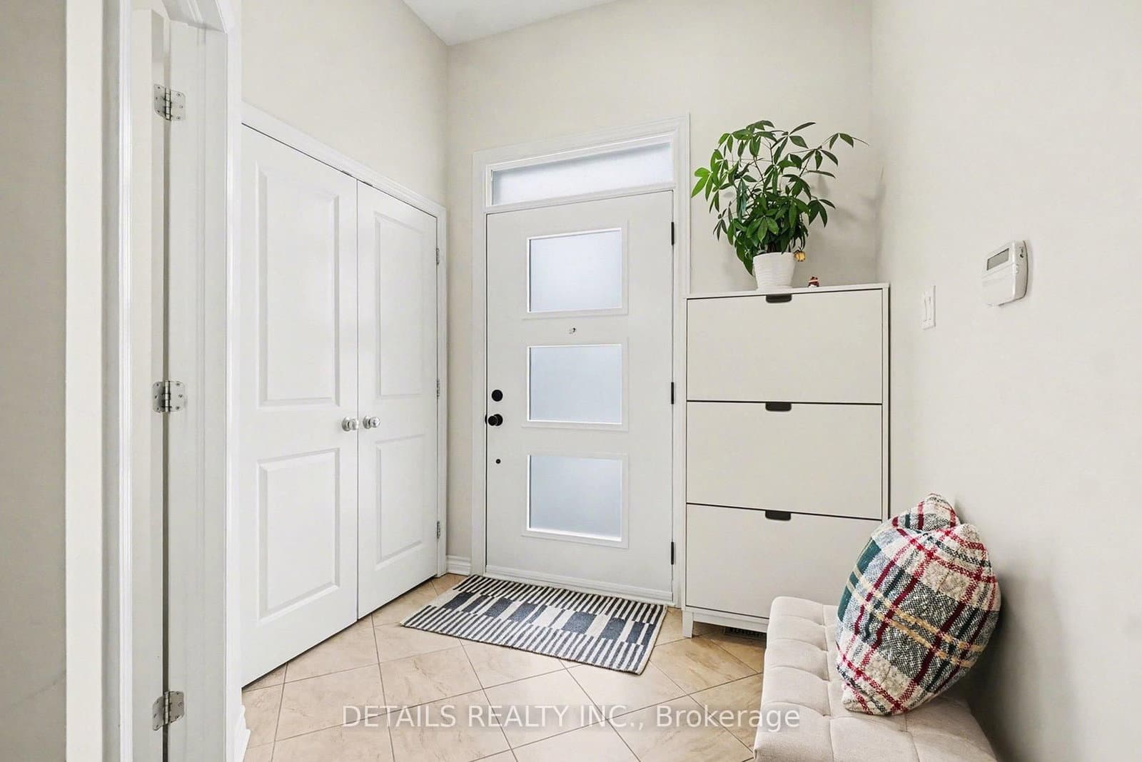 112 Whispering Winds Way, Ottawa, ON — photo 2