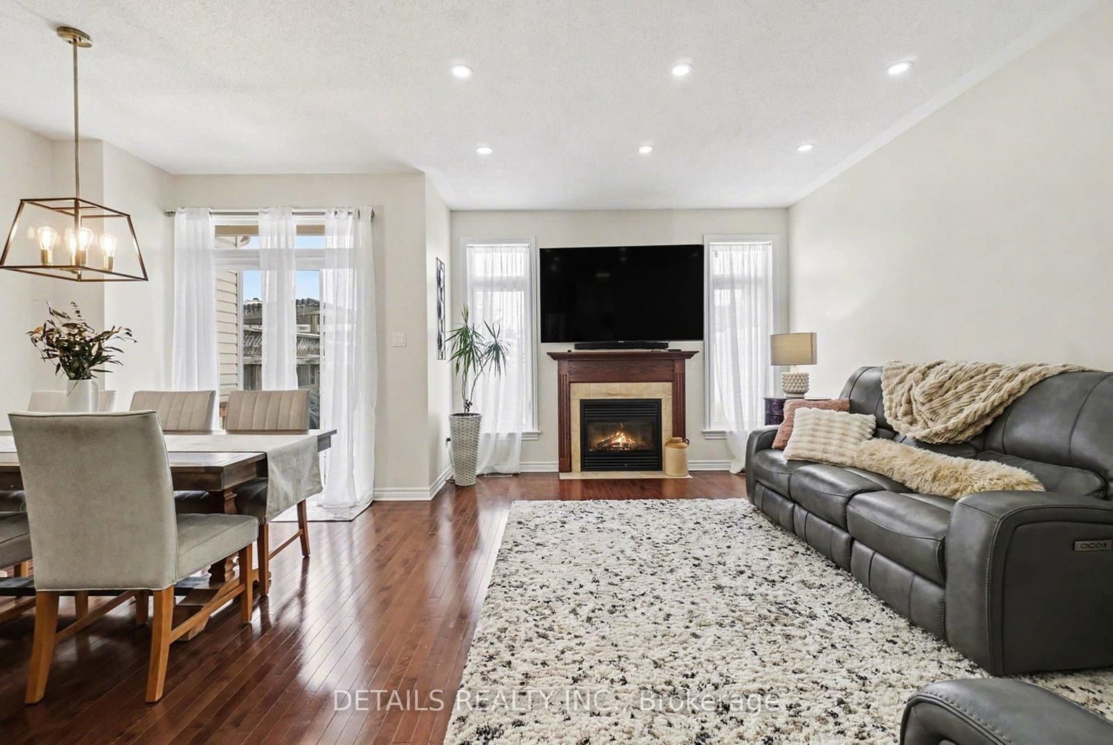 112 Whispering Winds Way, Ottawa, ON — photo 3