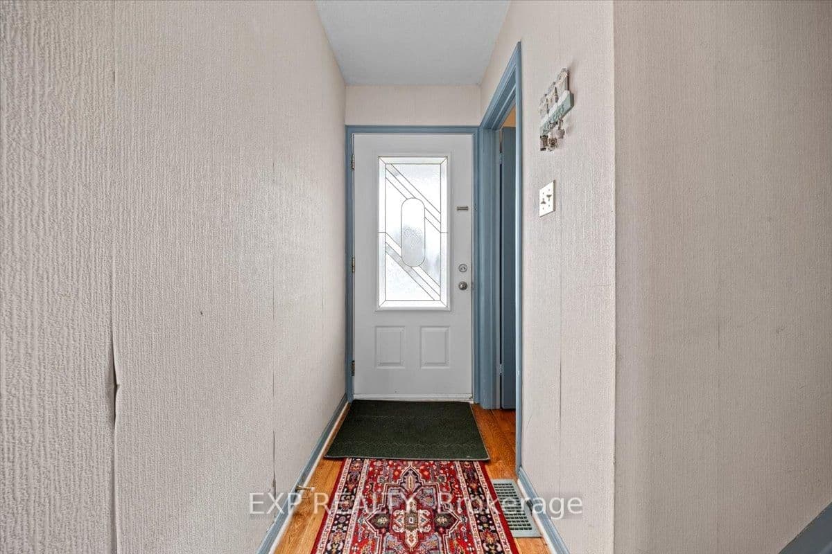 915 Lawnsberry Drive, Ottawa, ON — photo 3