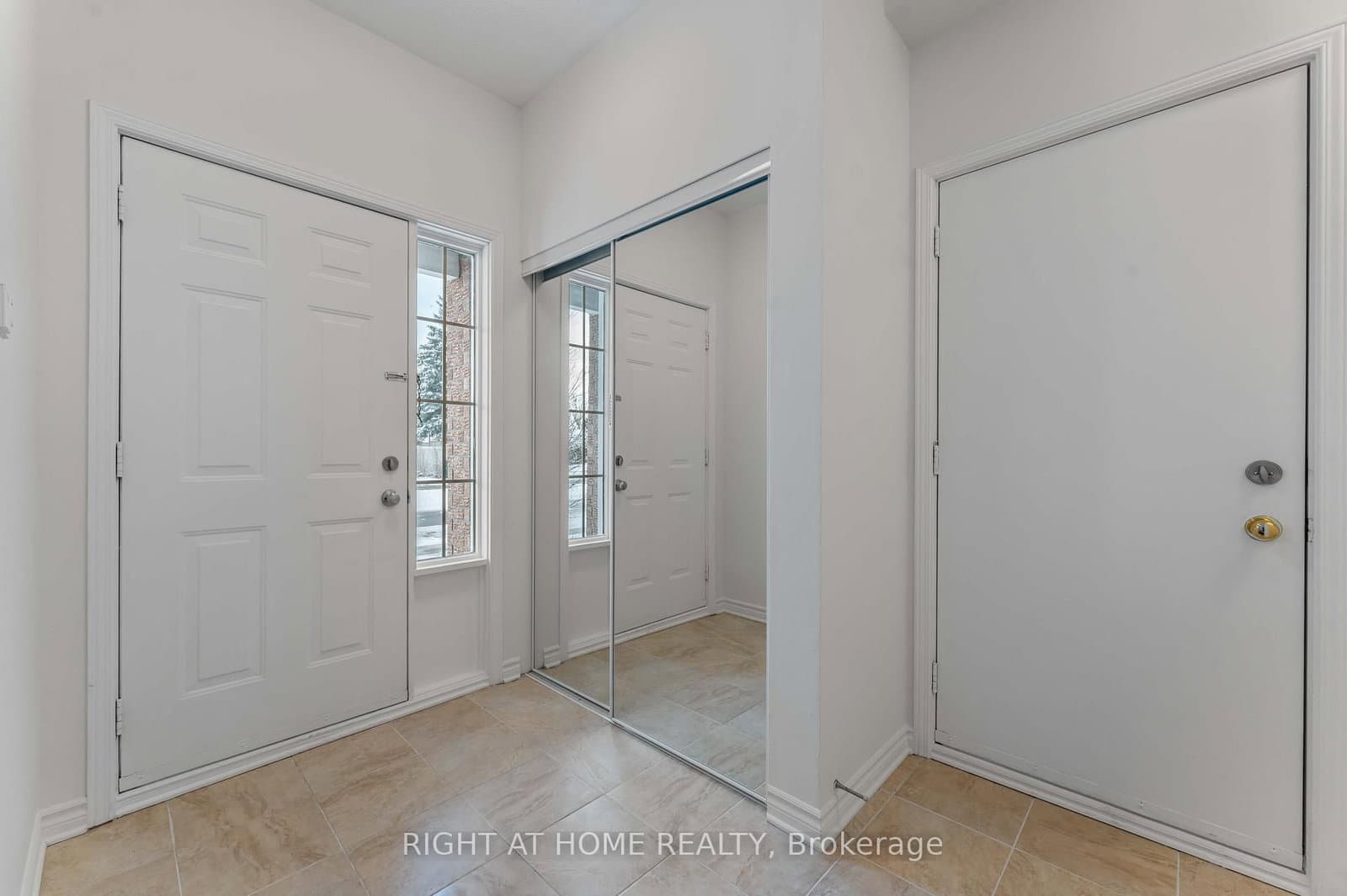 104B Craig Henry Drive, Ottawa, ON — photo 2