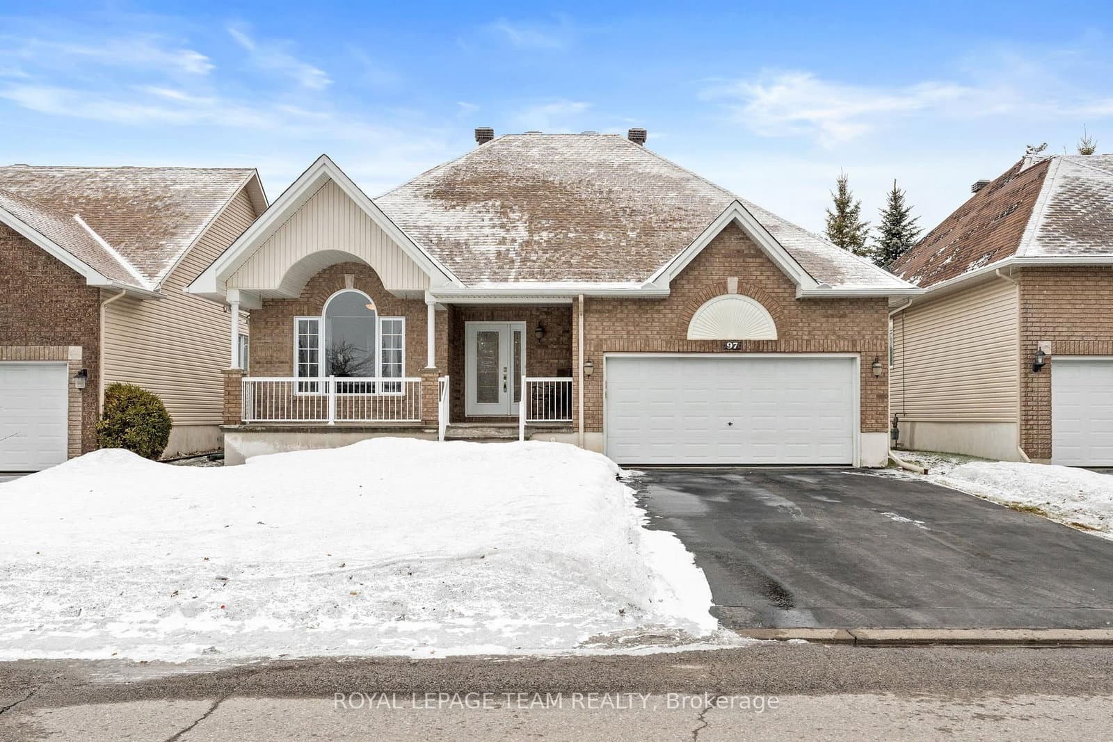 97 Lloydalex Crescent, Ottawa, ON — photo 2