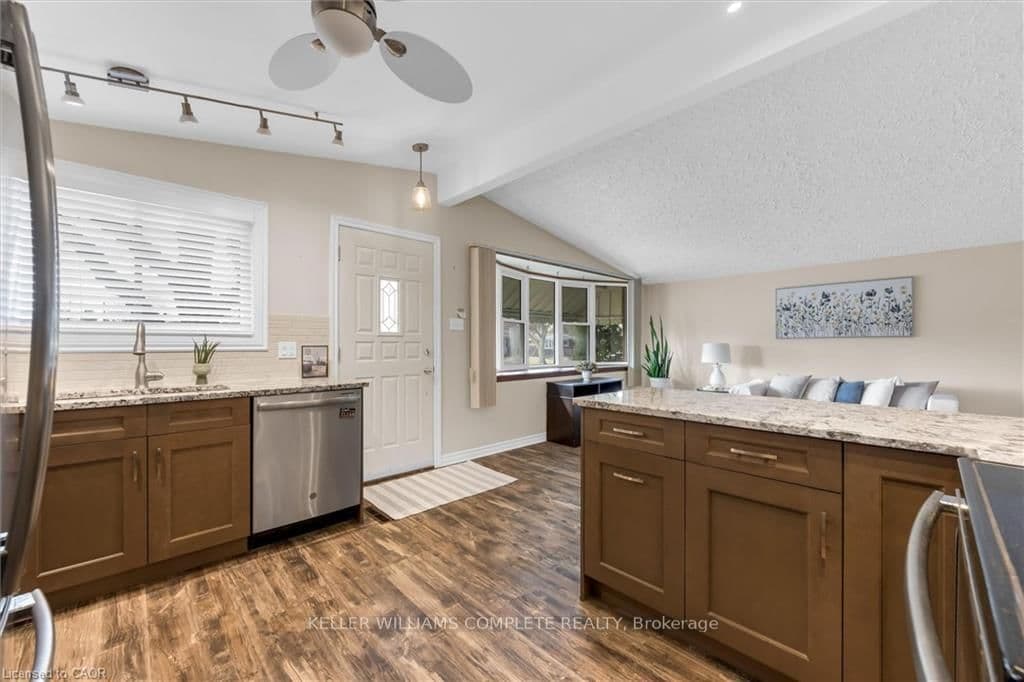 77 Lawfield Drive, Hamilton, ON — photo 3