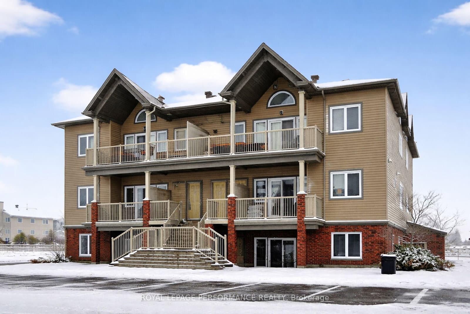B - 135 Harthill Way, Ottawa, ON