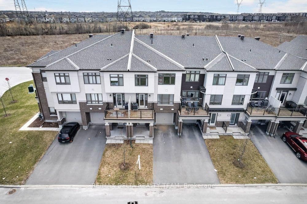 94 FEATHERTOP Lane, Ottawa, ON