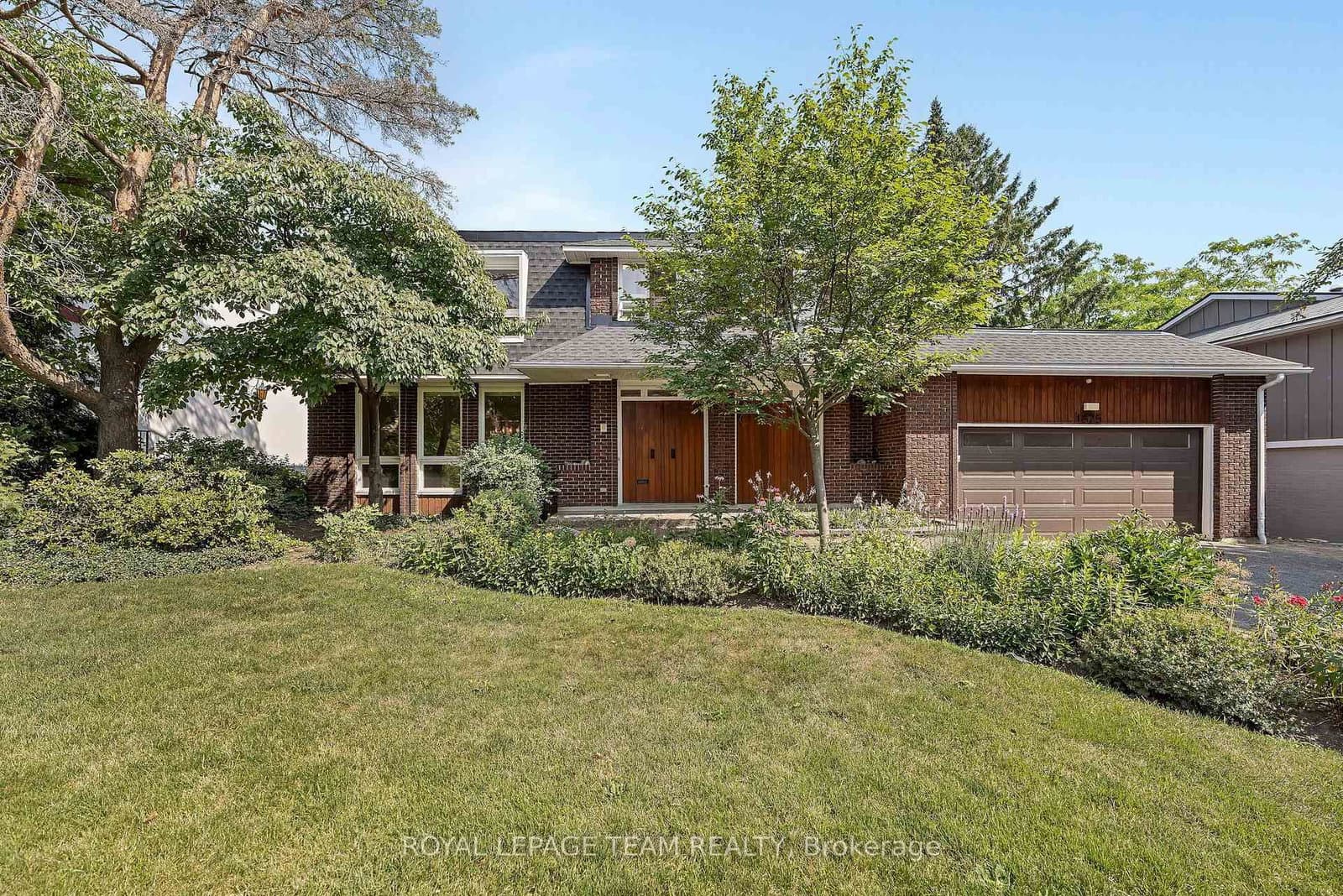 1825 Yale Avenue, Ottawa, ON