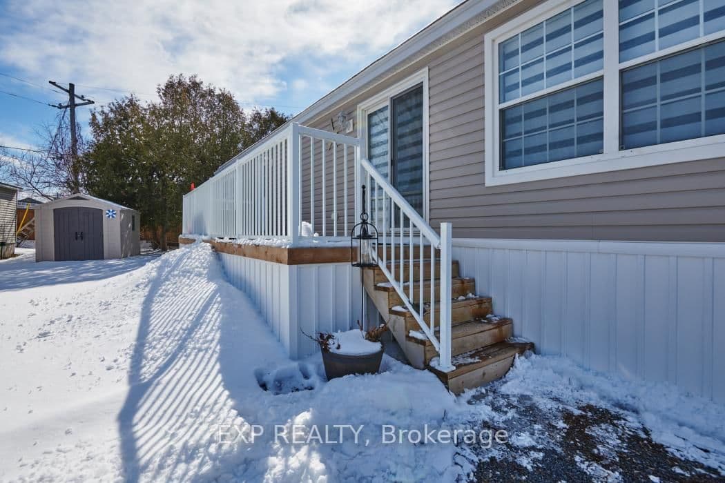 11 Bonner Street, Nepean, ON — photo 3