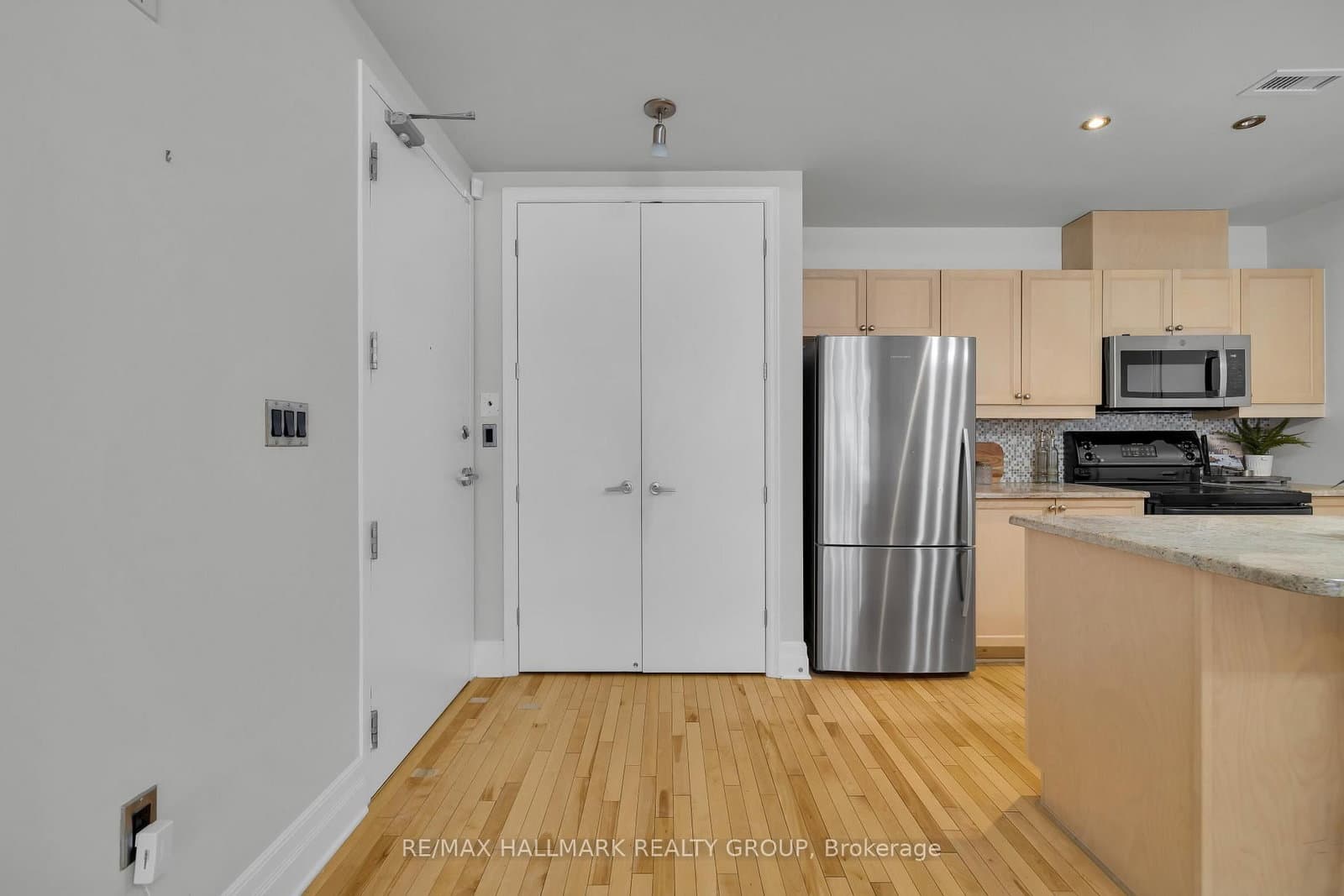 203 - 260 Besserer Street, Ottawa, ON — photo 3
