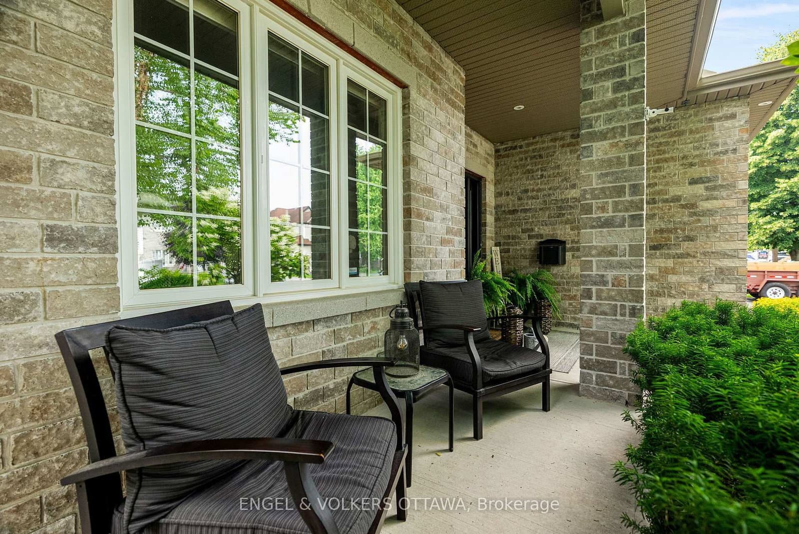 407 Landswood Way, Ottawa, ON — photo 2