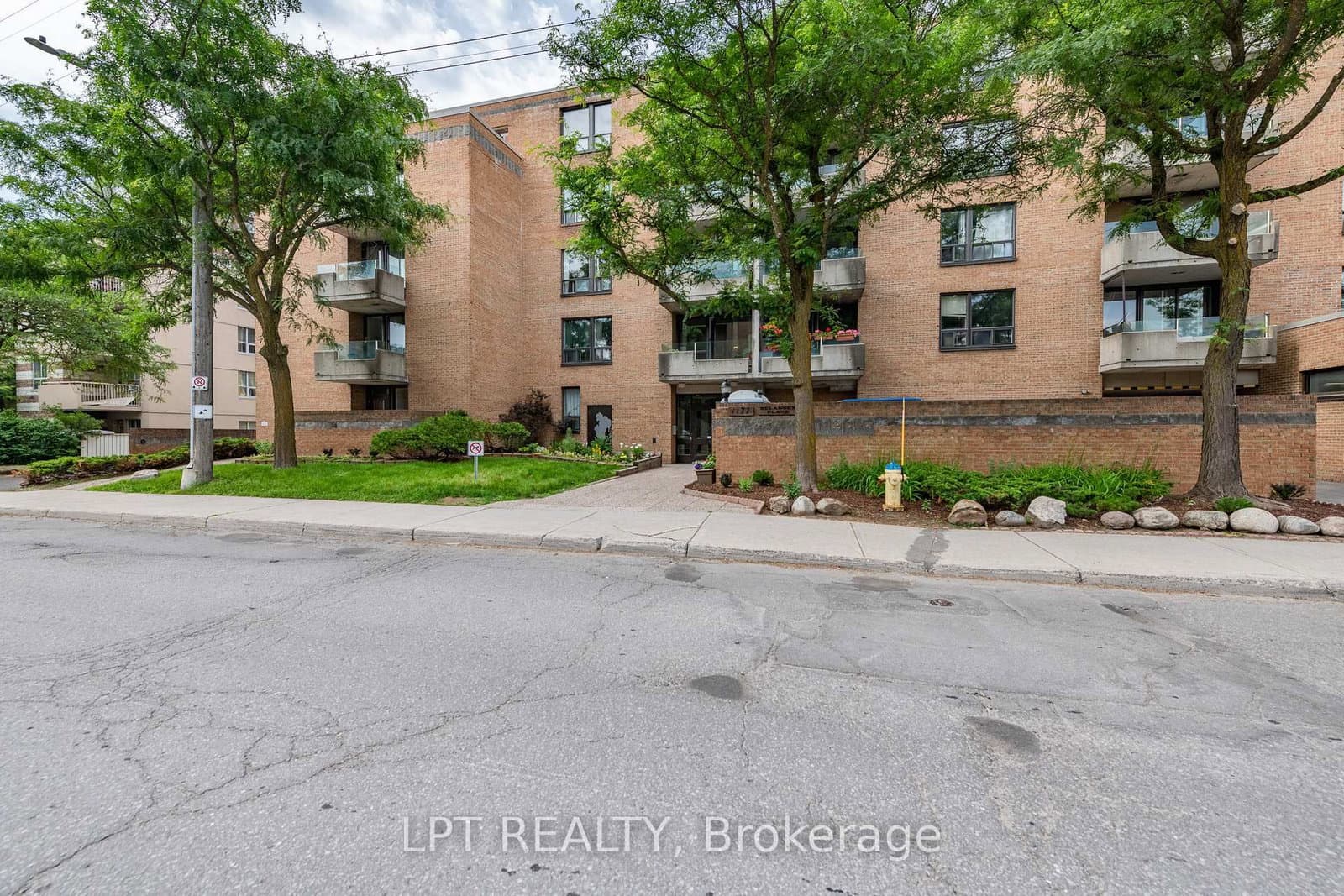 #206 - 1177 Belanger Avenue, Ottawa, ON — photo 2