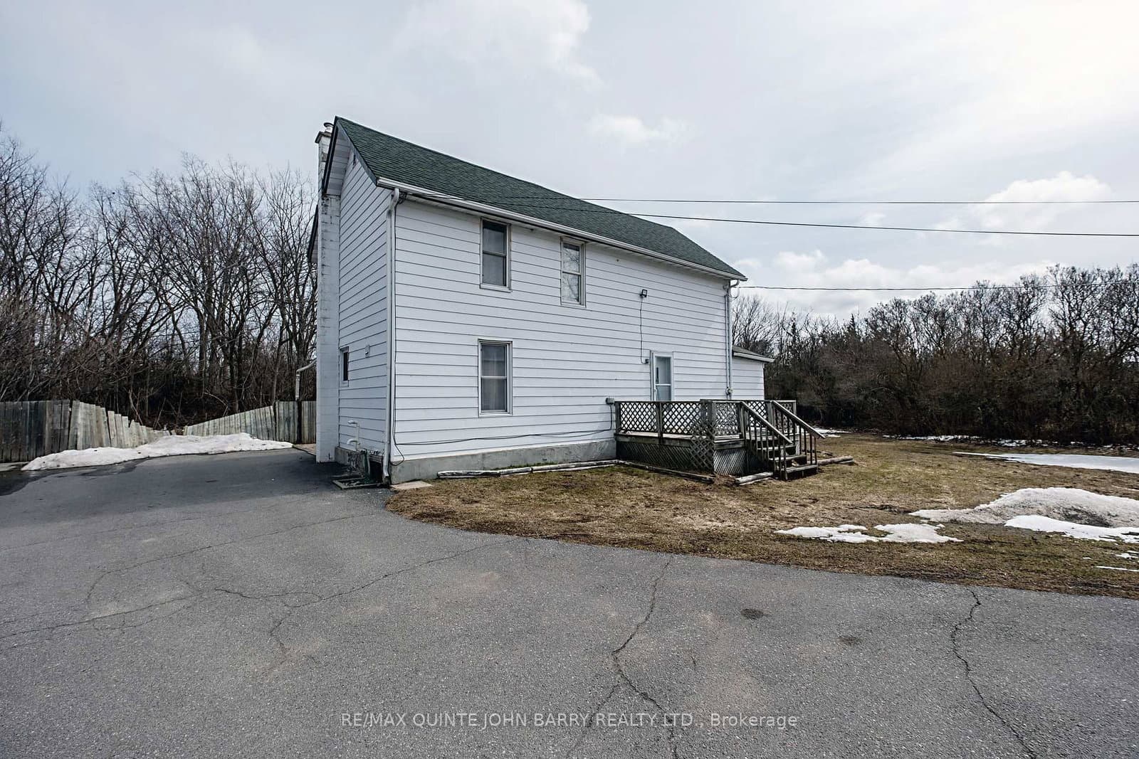 115 Dufferin Avenue, Quinte West, ON — photo 2