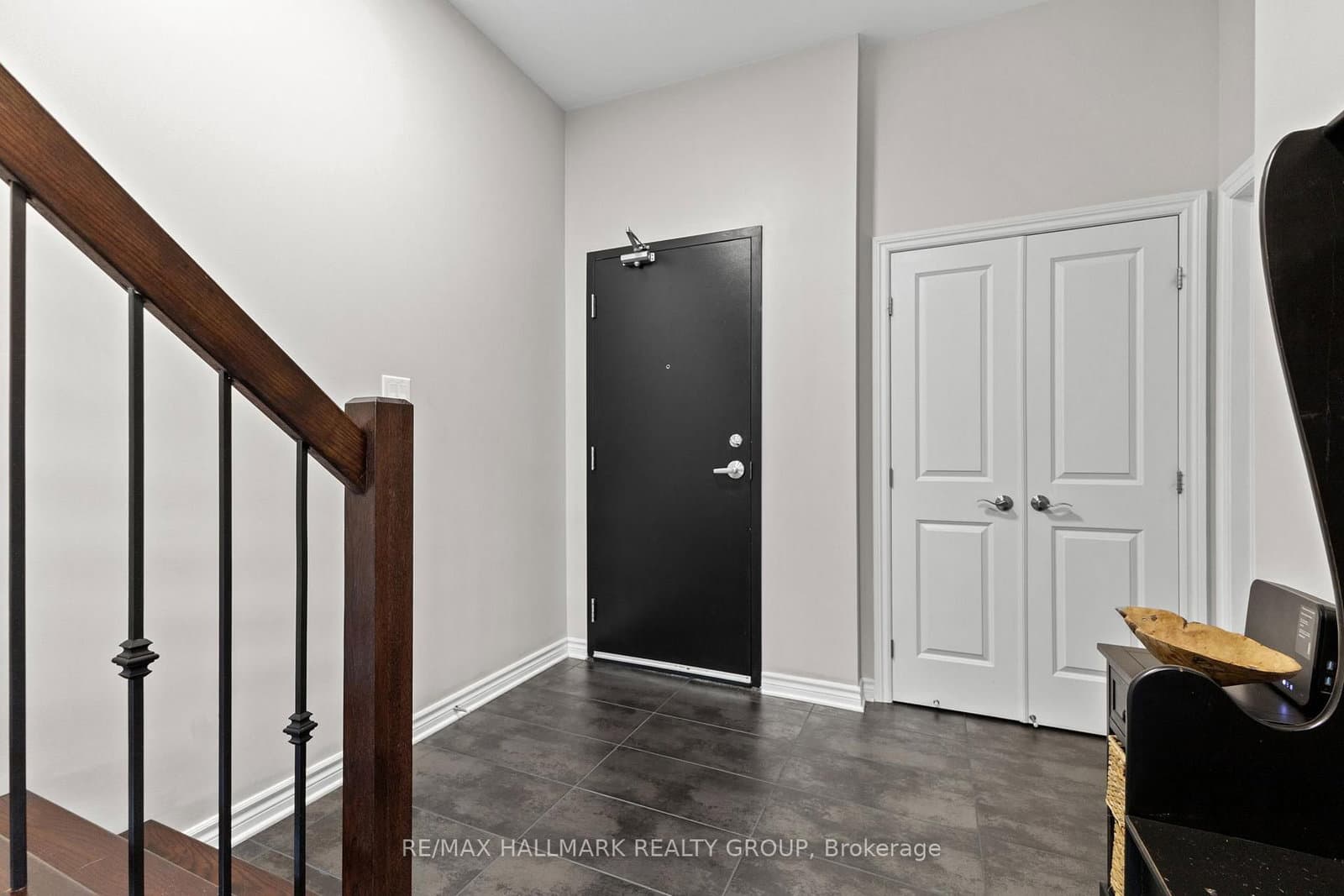 206 - 500 Claridge Drive, Ottawa, ON — photo 2
